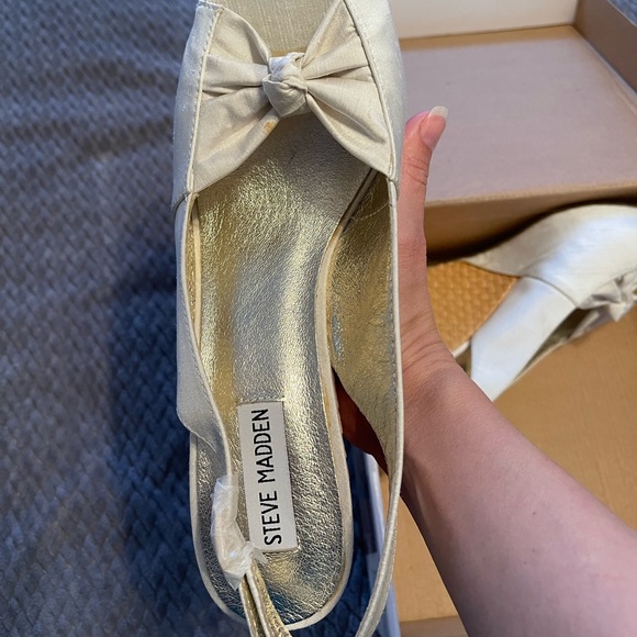 Steve Madden White Wedges - Picture 3 of 6